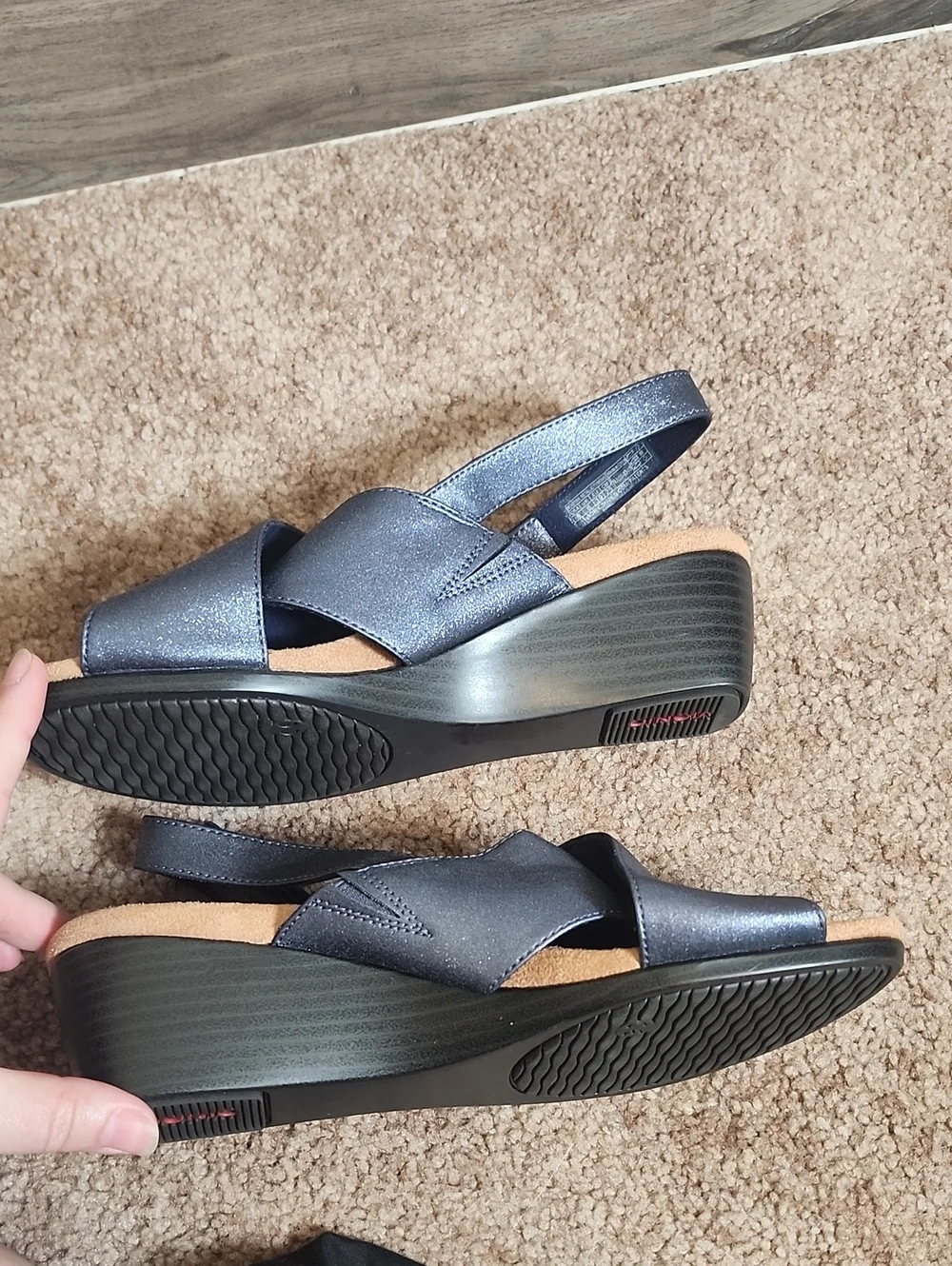 Vionic Mckenna Wedge Sandal In Navy Metallic NWOT - Picture 4 of 12